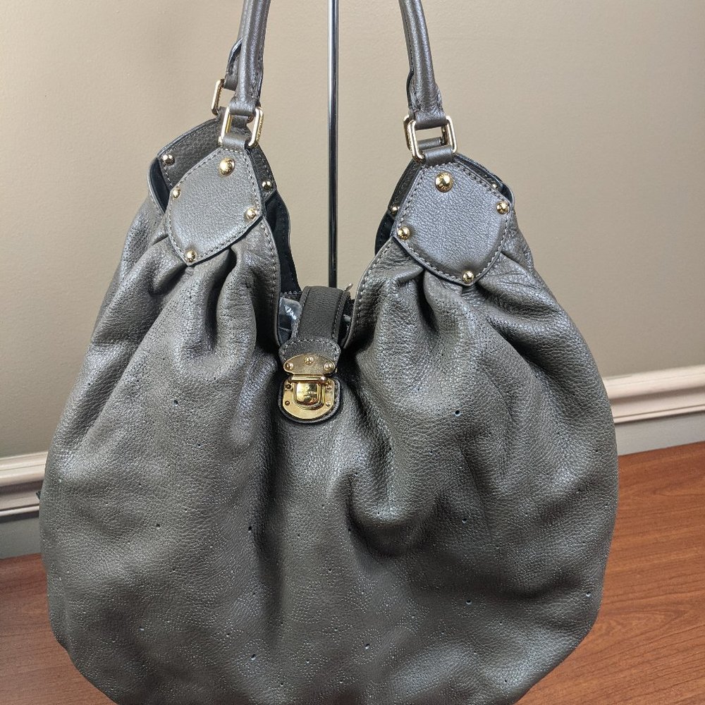 Auth Louis Vuitton taupe Mahina Leather